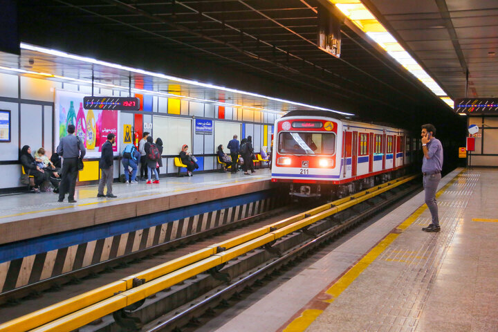 آماده به‌کار بودن تجهیزات ثابت و افزایش قطارهای فعال در خط ۲ مترو تهران