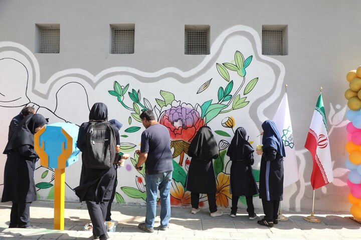اجرای دیوارنگاری مهر و حجاب در منطقه 9