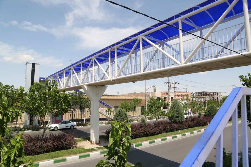 طراحی پل‌های عابر پیاده تهران تغییر می‌کند/ نصب دسترسی‌های جدید پل‌ها از خردادماه