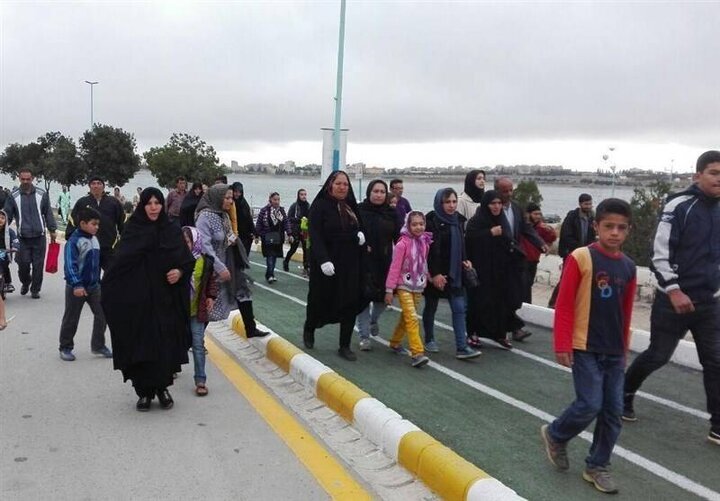 همایش بزرگ پیاده‌روی سالمندان در دریاچه شهدای خلیج فارس