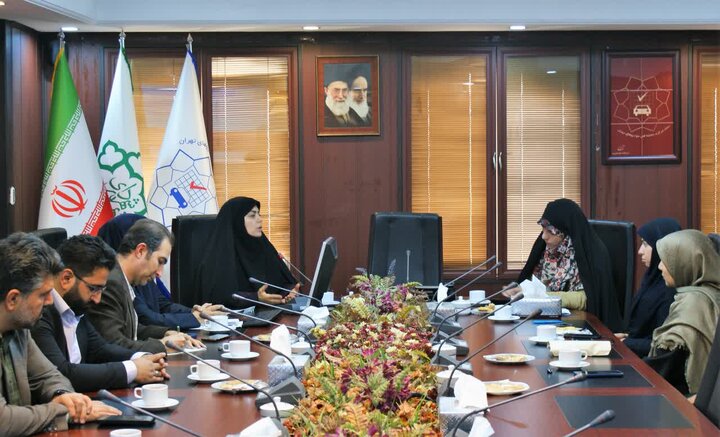 بازدید مشاور شهردار تهران در امور بانوان و خانواده از شرکت ستاد معاینه فنی خودروهای تهران