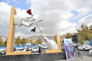 دست مهر، پیام برای فرزندان ایران است