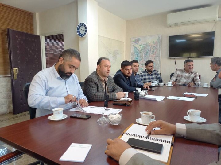 بررسی و برنامه‌ریزی پروژه‌های توسعه محله‌ای نیمه دوم سال با حضور شهرداران نواحی منطقه ۵