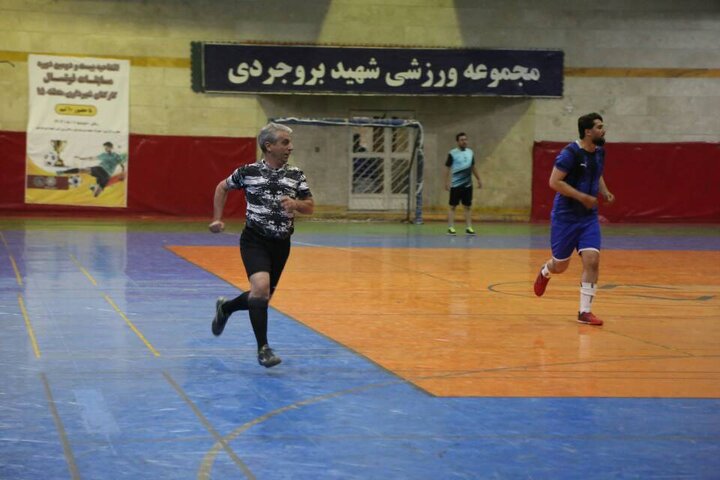 ۳ تیم از مسابقات فوتسال کارکنان منطقه ۱۵ در آستانه صعود قرار گرفتند
