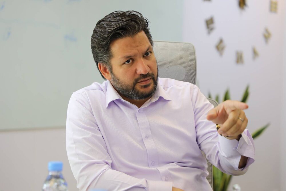 چالههای یک عقبماندگی ۱۰ ساله تهران را با توزیع یک میلیون و ۳۶۰ هزار تُن آسفالت پُر کردهایم