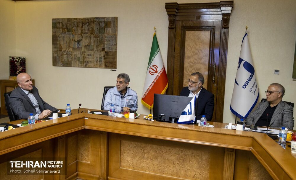 بازدید شهردار تهران از کارخانه خودروسازی «عقاب افشان» بازدید شهردار تهران از کارخانه خودروسازی «عقاب افشان»