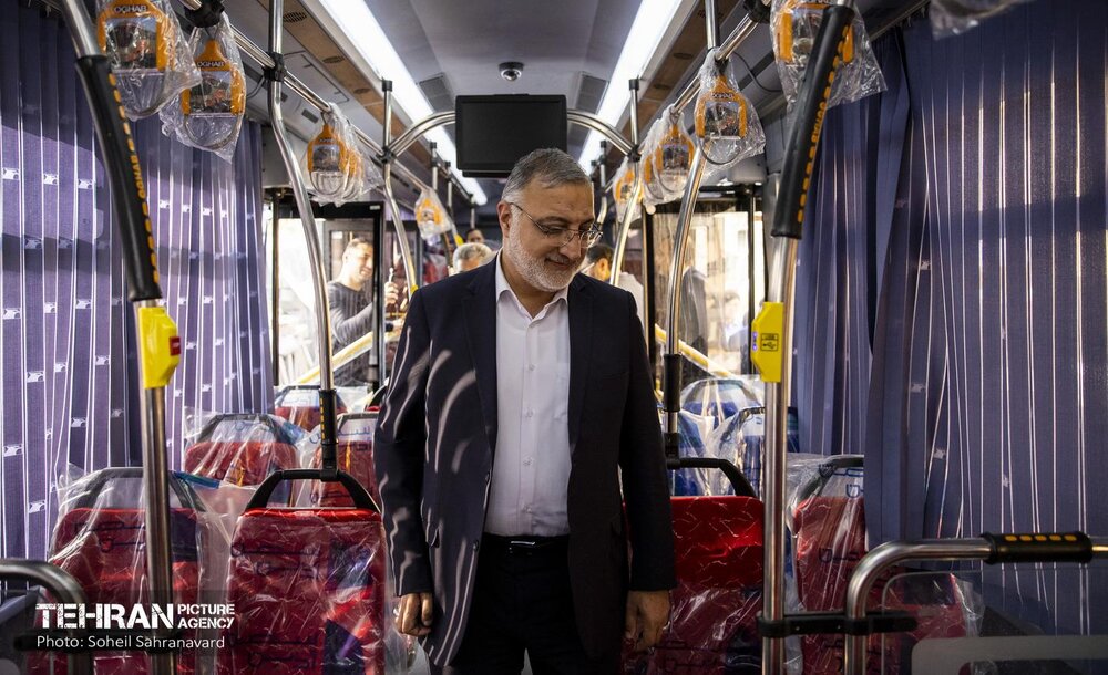 بازدید شهردار تهران از کارخانه خودروسازی «عقاب افشان» بازدید شهردار تهران از کارخانه خودروسازی «عقاب افشان»