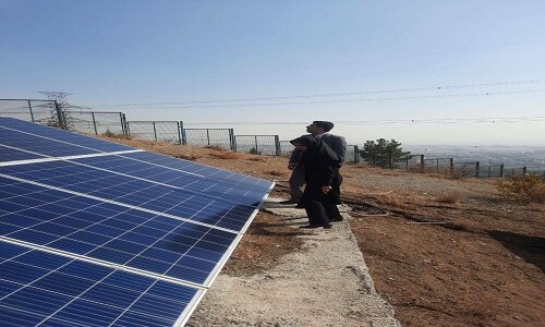 بازدید از پنل‌های خورشیدی نصب‌شده در ساختمان ستادی شهرداری منطقه ۵