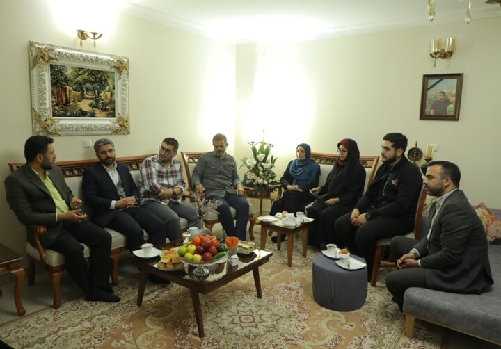 دیدار شهردار منطقه۹ با خانواده نوجوان اهدا کننده عضو