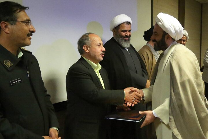  لزوم استفاده از ظرفیت‌های مردمی در حوزه‌های مختلف/ مردم نقش بسزایی در اداره محلات دارند