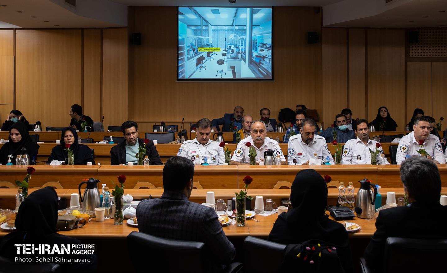 اختصاص اعتبار ویژه در کیف پول شهروندی کادر درمان؛ بزودی/ زاکانی: حل مشکل مسکن پرستاران را پیگیری میکنیم