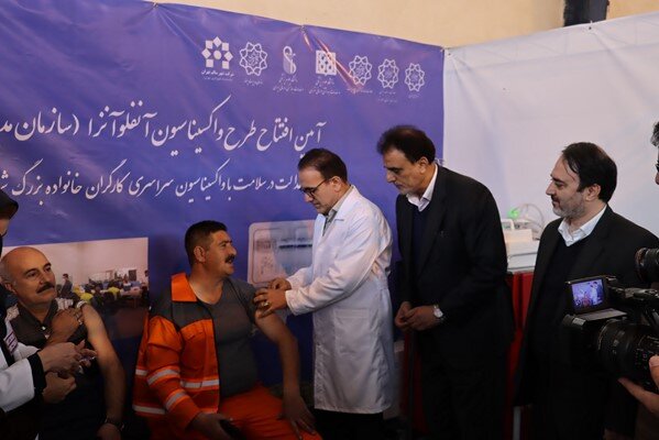 طرح واکسیناسیون آنفولانزای کارگران پسماند آغاز شد/ ۵هزار کارگر شهرداری تهران واکسینه می‌شوند