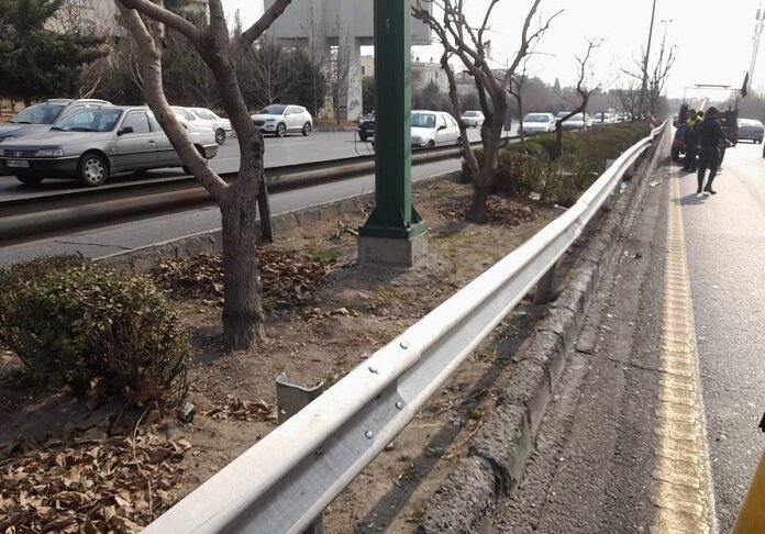 جمع‌آوری بیش از ۷۰۰ متر طول گاردریل فرسوده از بزرگراه‌های منطقه ۲ پایتخت