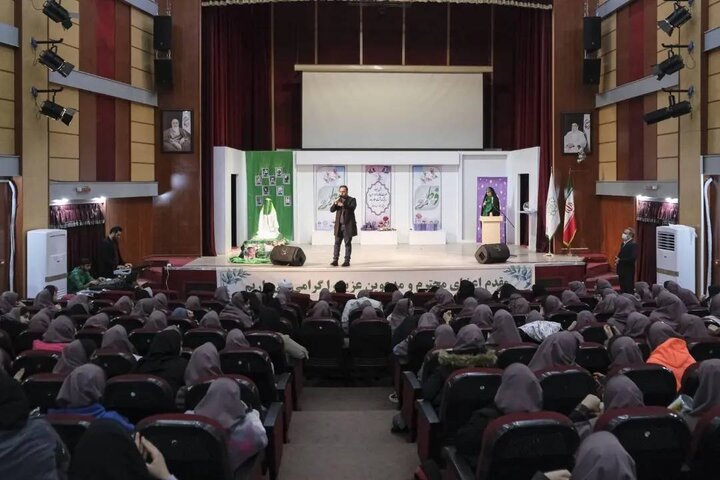 بزرگداشت مقام‌ مادر و گرامیداشت شهدای دانش‌آموز حادثه تروریستی کرمان