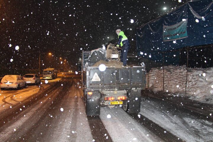 چگونه بارش برف مشکلی در معابر شمالی تهران ایجاد نکرد؟+ فیلم