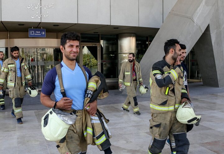 بازدید آتش‌نشان‌ها از برج میلاد در ۳۰ دی رایگان شد