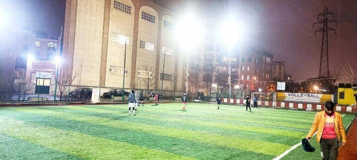 نوسازی زمین‌های چمن ورزشی محلات در  منطقه ۱۳ 