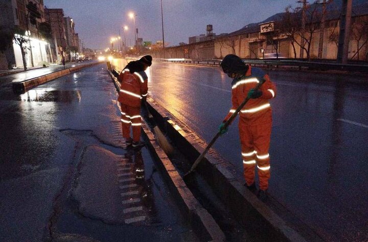 آماده‌باش نیروهای اجرایی منطقه ۲۰ در پی بارندگی‌های اخیر