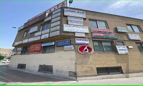  جمع‌آوری تابلو و تبلیغات غیرمجاز در منطقه ۵