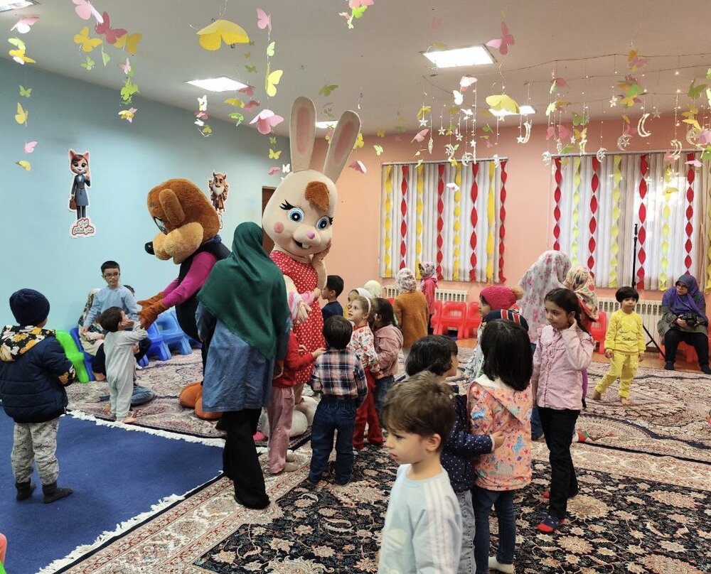 پایان اعتکاف مادر و کودک در بوستان بهشت مادارن
