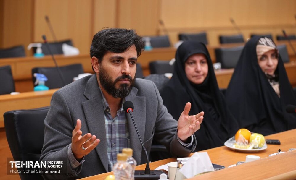 اصلاح جدارهها و سردر فروشگاههای خیابان انقلاب