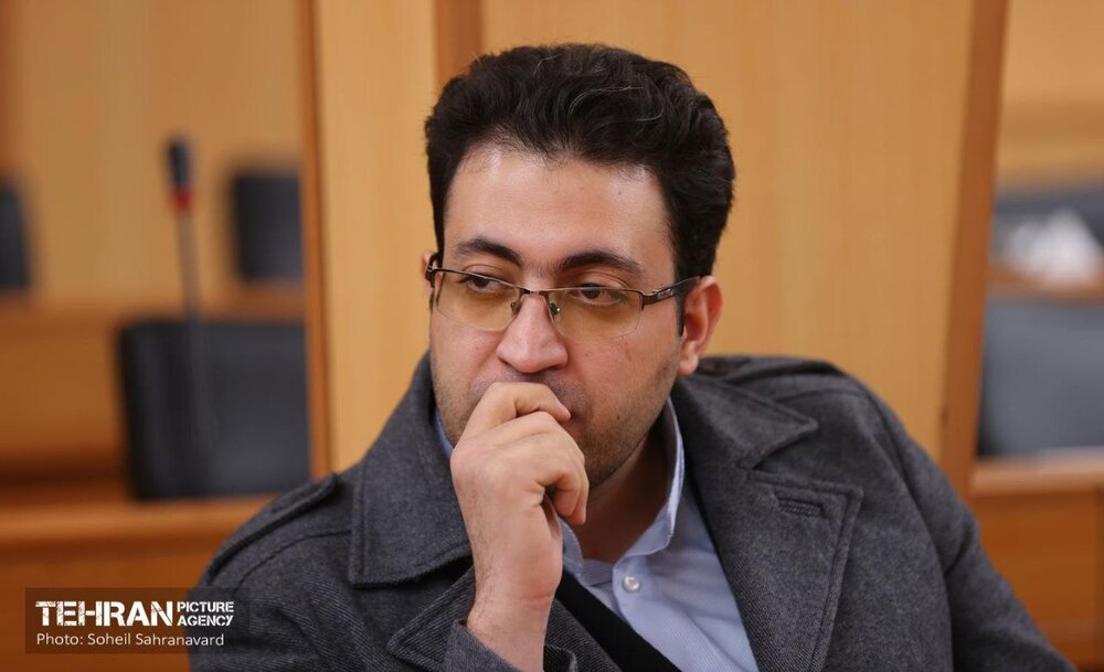 اصلاح جدارهها و سردر فروشگاههای خیابان انقلاب