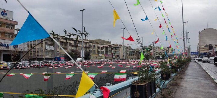 آذین‌بندی منطقه ۱۰ به مناسبت چهل و پنجمین سالگرد باشکوه انقلاب اسلامی