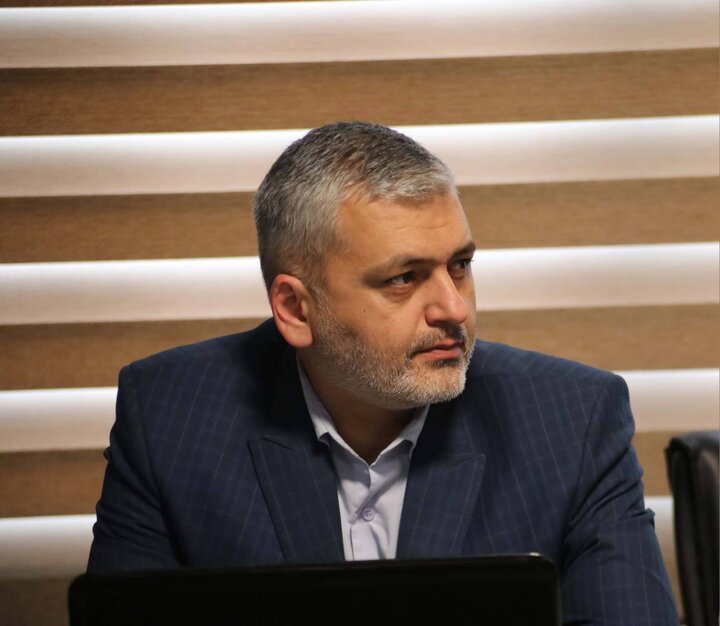 از نصب ۳۲۰۰۰ متر طول ریسه پرچمی تا اکران ۴۰ تخته بنر پرتابلی در منطقه ۱۵
