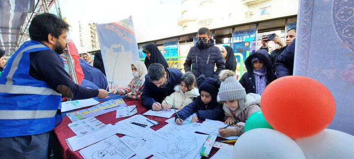 میزبانی شهرداری منطقه ۱۷ از راهپیمایان جشن انقلاب اسلامی با برپایی پردیس فرهنگی
