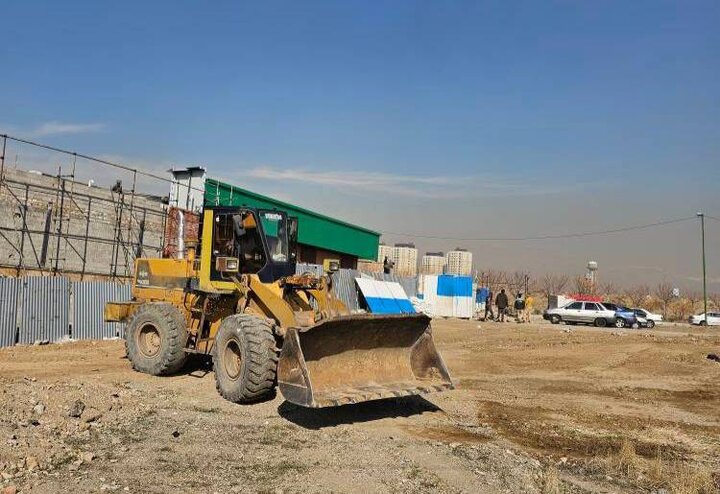 پاکسازی چندین هزار مترمربع زمین رهاشده در پهنه شمال غربی تهران