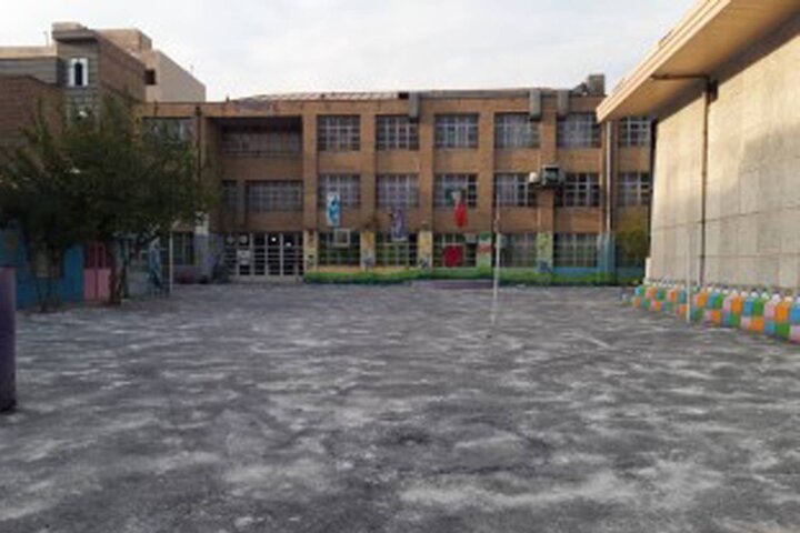 بهسازی آسفالت بیش از 5 هزار مترمربع از محوطه مدارس منطقه 16