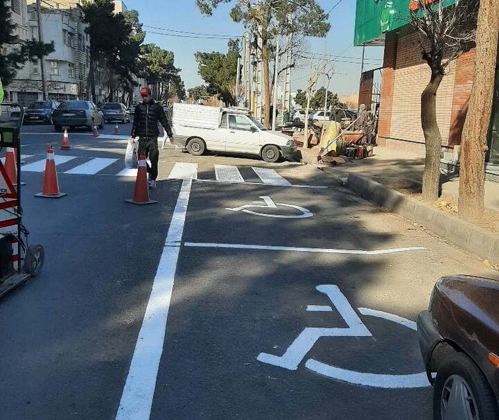  عملیات خط‌کشی محوری و بلوک عابر پیاده در ۴۲ مقطع در منطقه ۲۰ اجرایی شد