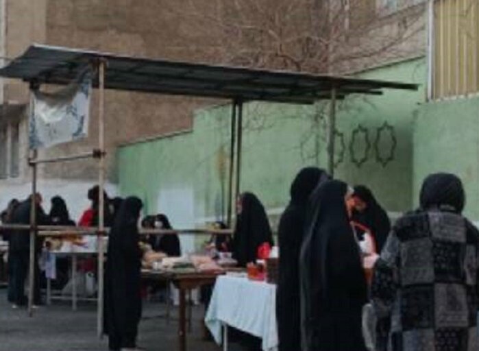 برپایی نمایشگاه دستاوردهای بانوان کارآفرین و سرپرست خانوار در خیابان خارک
