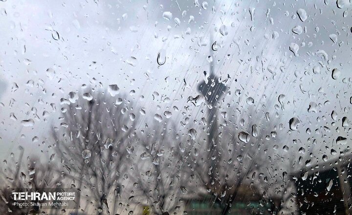 بارش باران و رعد و برق در تهران/ احتمال آبگرفتگی معابر عمومی