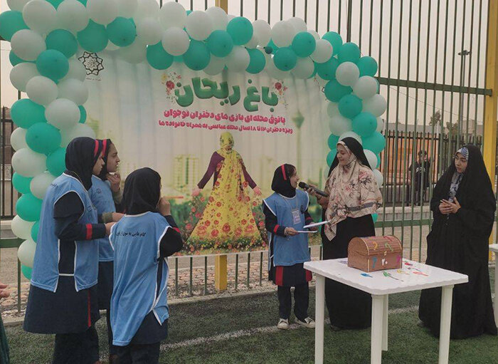 گردهمایی دختران و مادران منطقه 11 در باغ ریحان