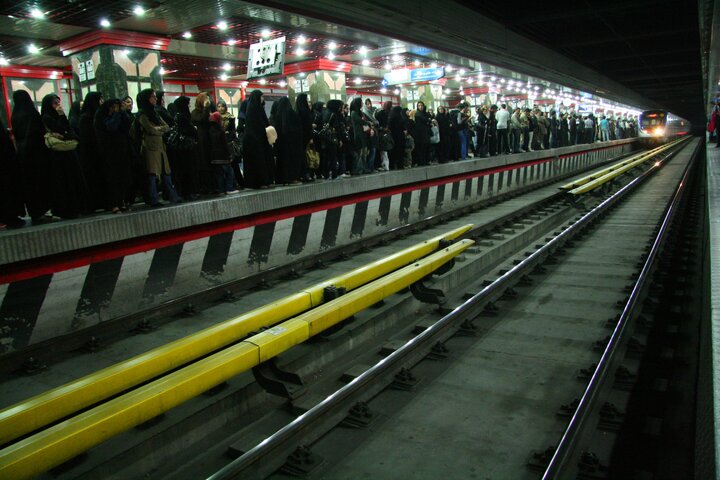 ظرفیت یک خط مترو معادل بزرگراهی با 33خط عبوری‌ است