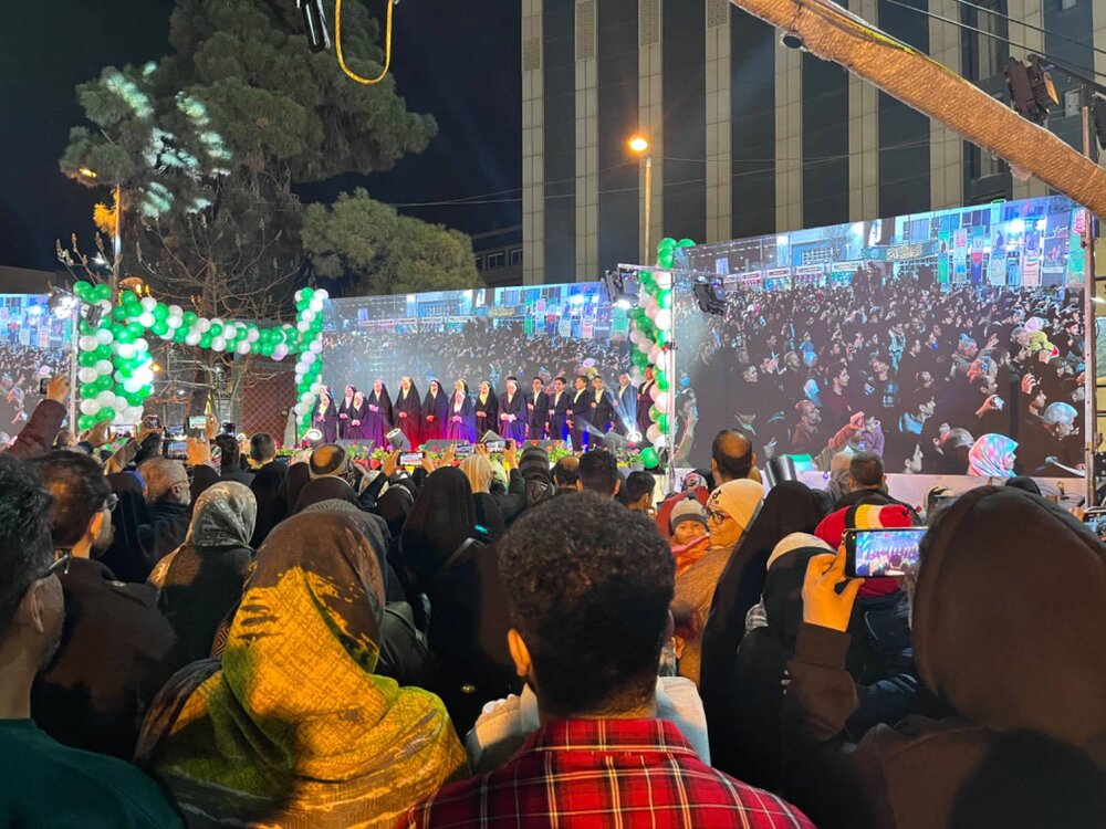 ویژهبرنامه ماه خوبان و جشن بزرگ نیمه شعبان در میدان حضرت عبدالعظیم حسنی (ع) برگزار شد