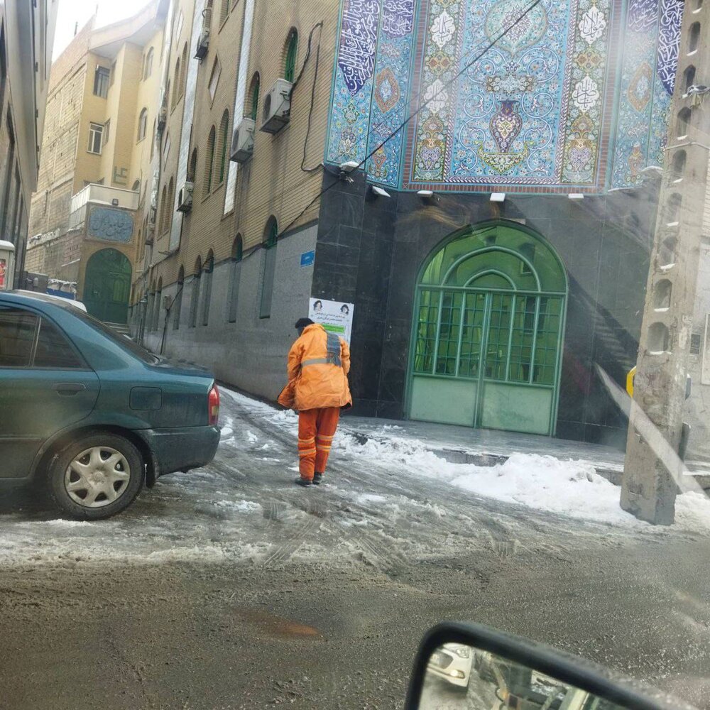 معابر درجه یک و بزرگراهی، معابر اصلی و فرعی درجه دو و سه باز هستند/ برفروبی کوچههای بنبست و خیابانهای بالادست در دست اقدام