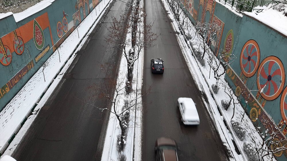 توزیع ۵ هزار تن شن در معابر منطقه یک