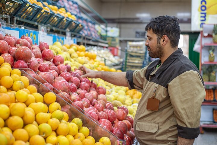 میوه ۴۵ درصد ارزانتر از سطح شهر در میادین و بازارهای میوه و تره بار به فروش می‌رسد