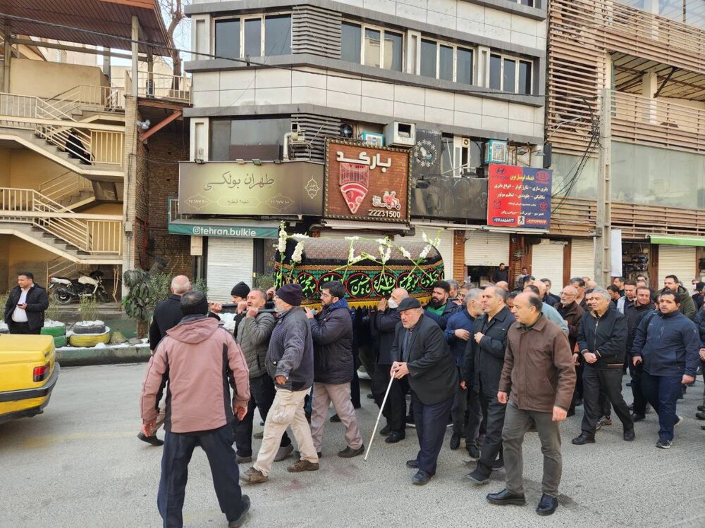 پیکر مادر شهید مرتضی صادقی در محله قیطریه تشییع شد