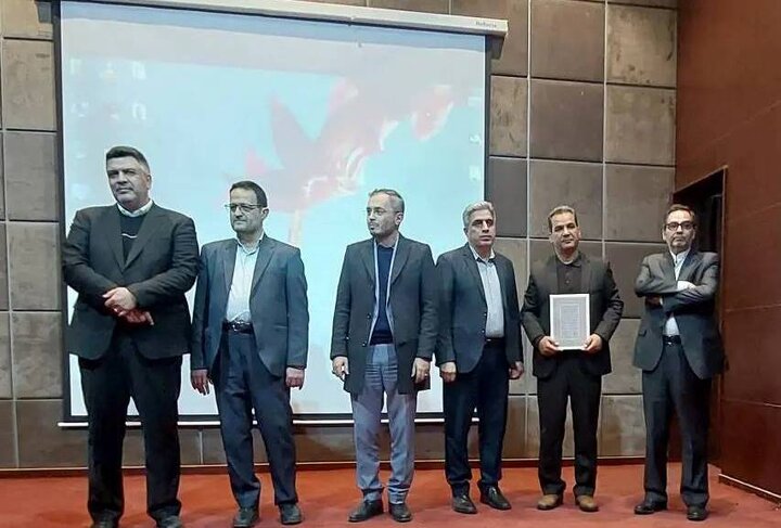 تقدیر از مسئول بوستان ترافیک منطقه ۱۵ در اختتامیه آموزواره فصلی حرکت شهر تهران
