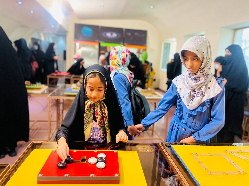 استقبال گردشگران نوروزی از مرکز علوم و ستارهشناسی تهران