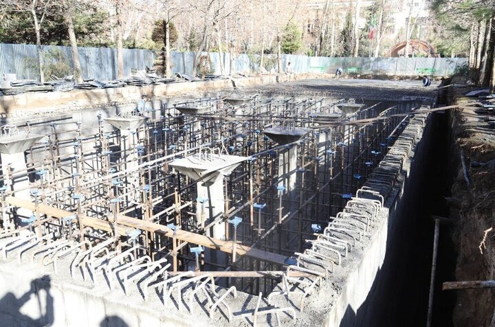 حصار کارگاهی بوستان اندیشه مربوط به اجرای طرح مخزن آب است