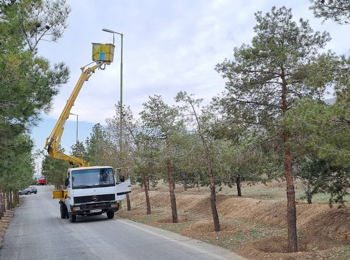 نصب ۲۵۰ پرژکتور و ۷۵ پایه روشنایی در بوستان غرب تهران