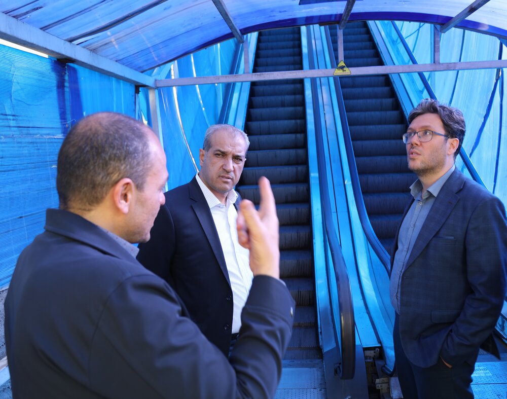 بازدید سرزده معاون شهردار تهران از وضعیت پلهای عابر مکانیزه پایتخت