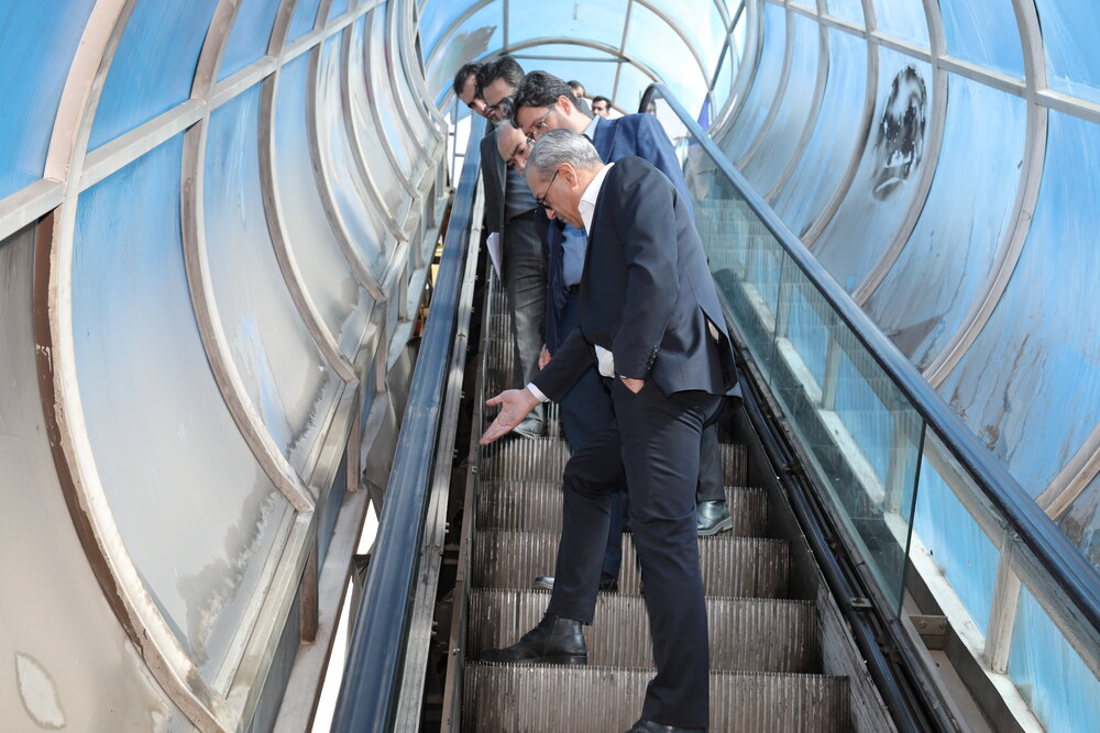 بازدید سرزده معاون شهردار تهران از وضعیت پلهای عابر مکانیزه پایتخت