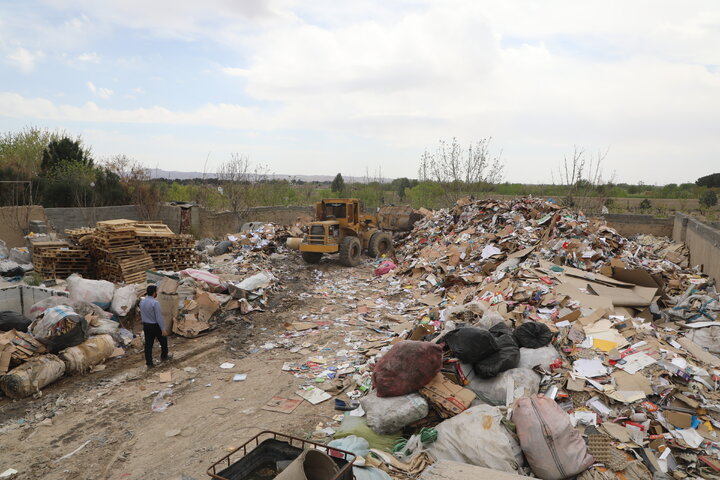 تشدید مقابله با زباله‌گردی با جمع‌آوری ۱۵۹ تن پسماند طی یک هفته اخیر در منطقه ۱۹