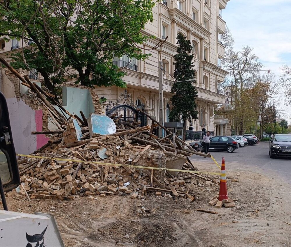 آزادسازی معبر با تملک و تخریب ملک معارض در محله حکمت