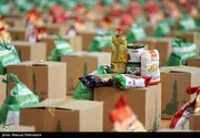 اهدای کمک‌های مومنانه با توزیع بسته‌های معیشتی در محلات منطقه۲۲